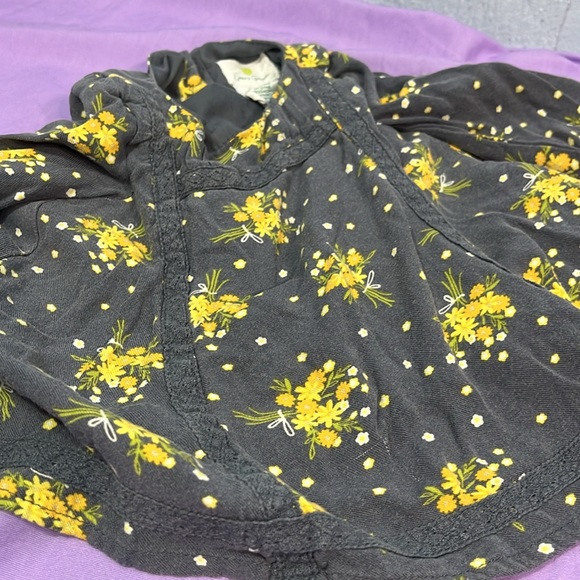 5 for $10 💜 Emma’s Garden top size 3-6 months - Picture 4 of 9